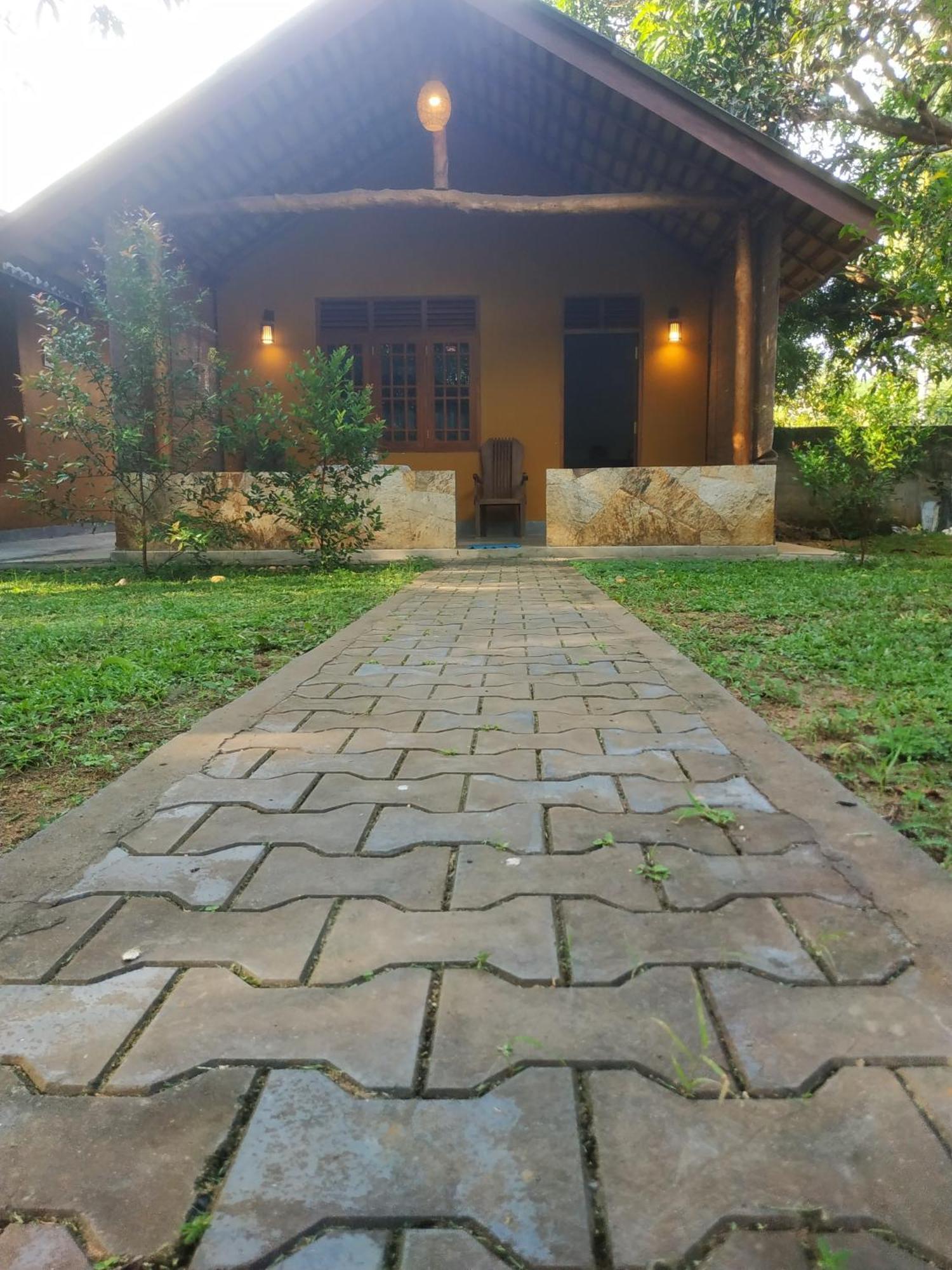 Four Seasons Safari Resort Udawalawa Udawalawe Buitenkant foto